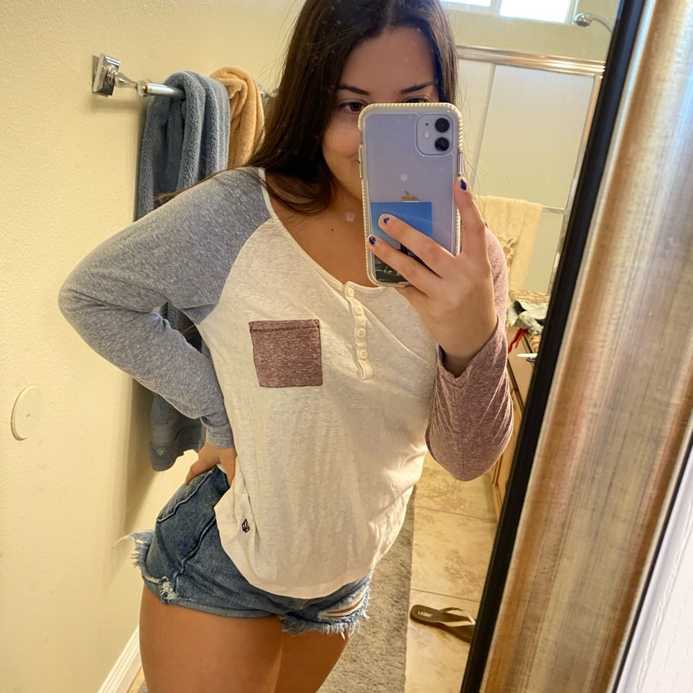 Volcom long sleeve🌺